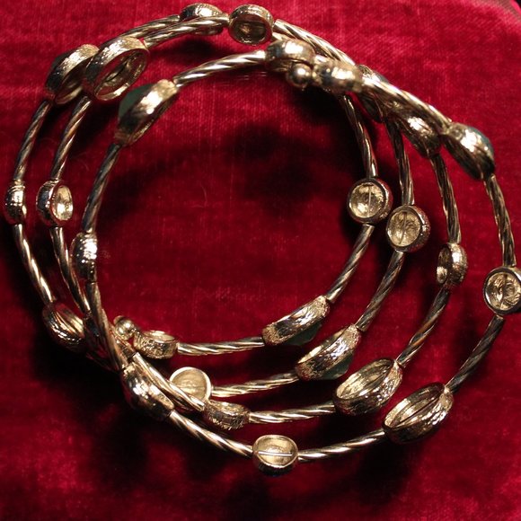 [UNKNOWN] Coil Bracelet with Green "Gems" - Picture 6 of 15